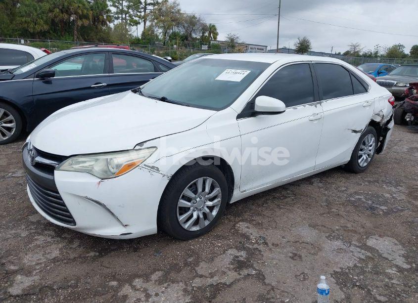 Photo 2 of 2015 Toyota Camry LE (VIN 4T4BF1FK7FR444940)