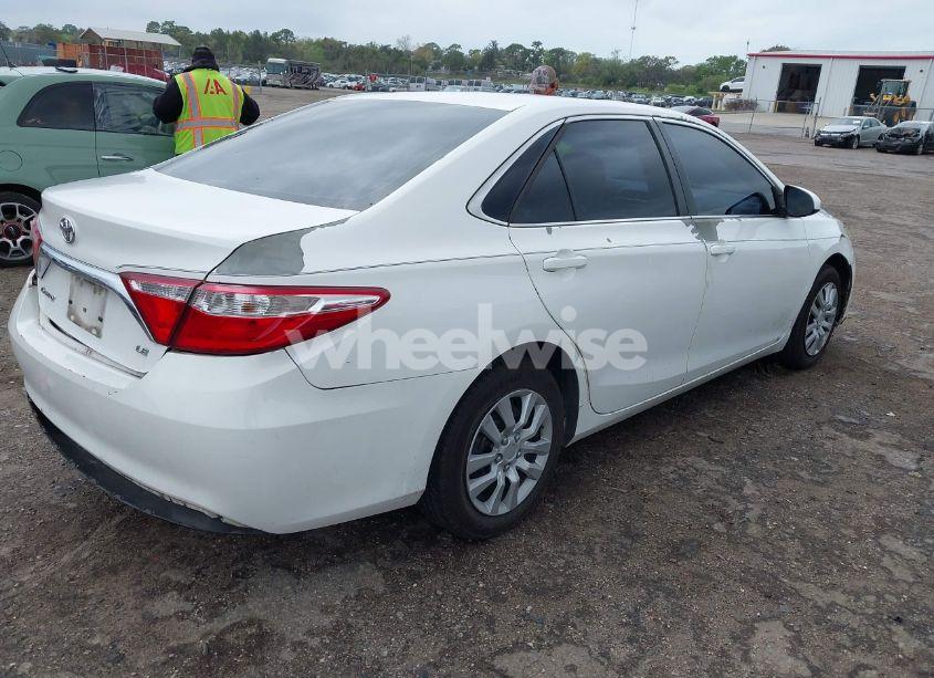 Photo 4 of 2015 Toyota Camry LE (VIN 4T4BF1FK7FR444940)
