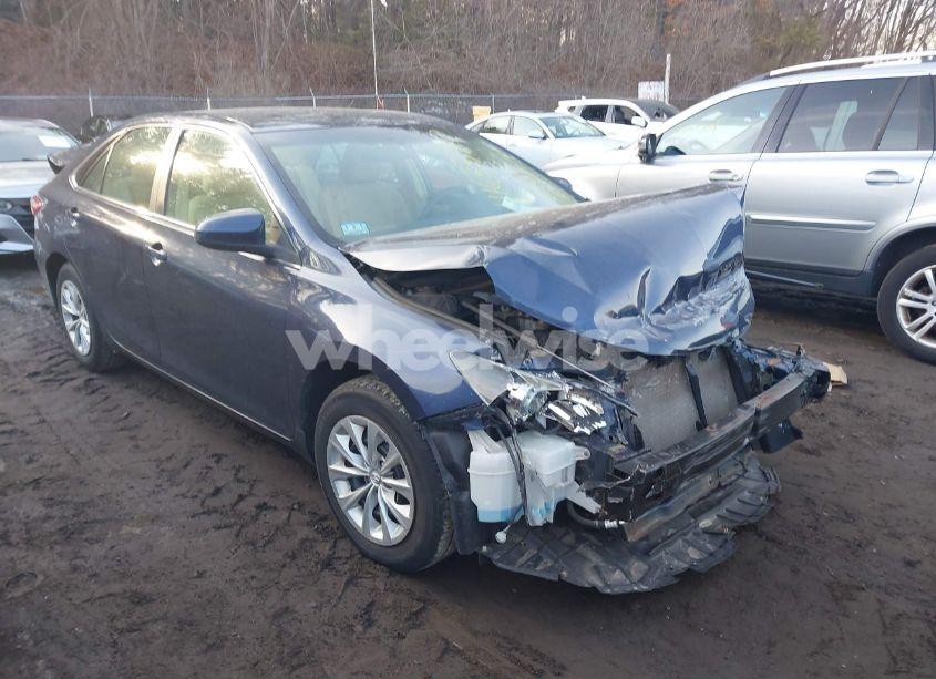 2015 Toyota Camry LE (VIN 4T4BF1FK7FR456537) main photo