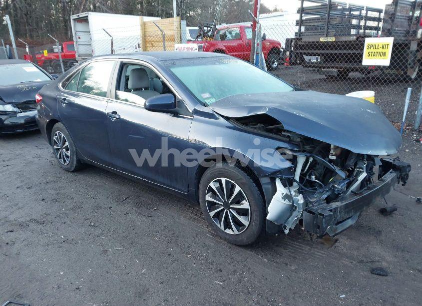 2015 Toyota Camry LE (VIN 4T4BF1FK7FR469837) main photo