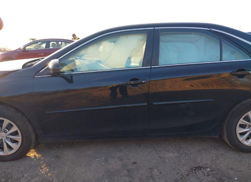 Photo 14 of 2015 Toyota Camry LE (VIN 4T4BF1FK7FR500228)