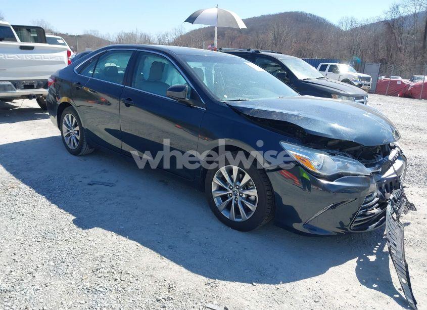 2016 Toyota Camry XLE (VIN 4T4BF1FK7GR533375) main photo