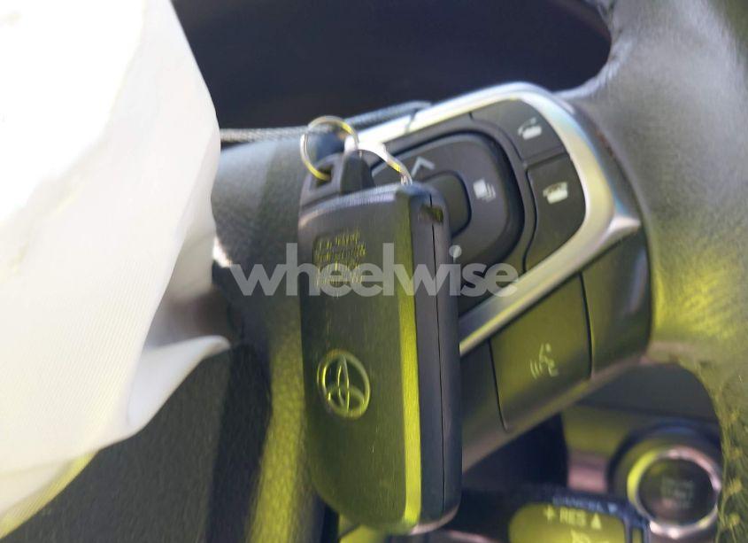 Photo 11 of 2016 Toyota Camry XLE (VIN 4T4BF1FK7GR533375)