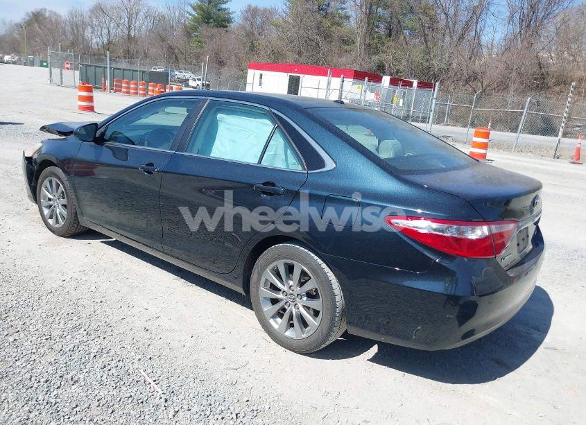 Photo 3 of 2016 Toyota Camry XLE (VIN 4T4BF1FK7GR533375)