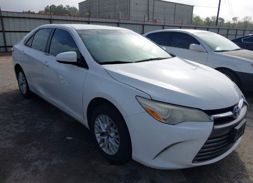 2016 Toyota Camry LE (VIN 4T4BF1FK7GR539273) main photo