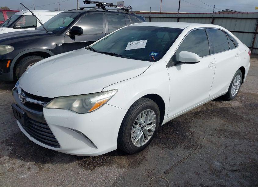 Photo 2 of 2016 Toyota Camry LE (VIN 4T4BF1FK7GR539273)