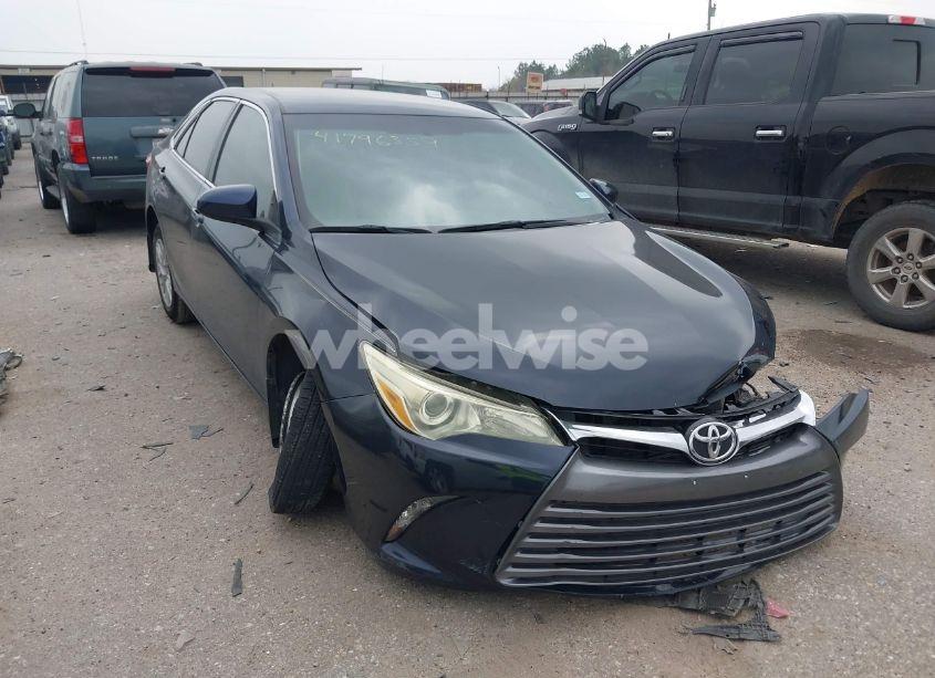 2016 Toyota Camry LE (VIN 4T4BF1FK7GR549155) main photo