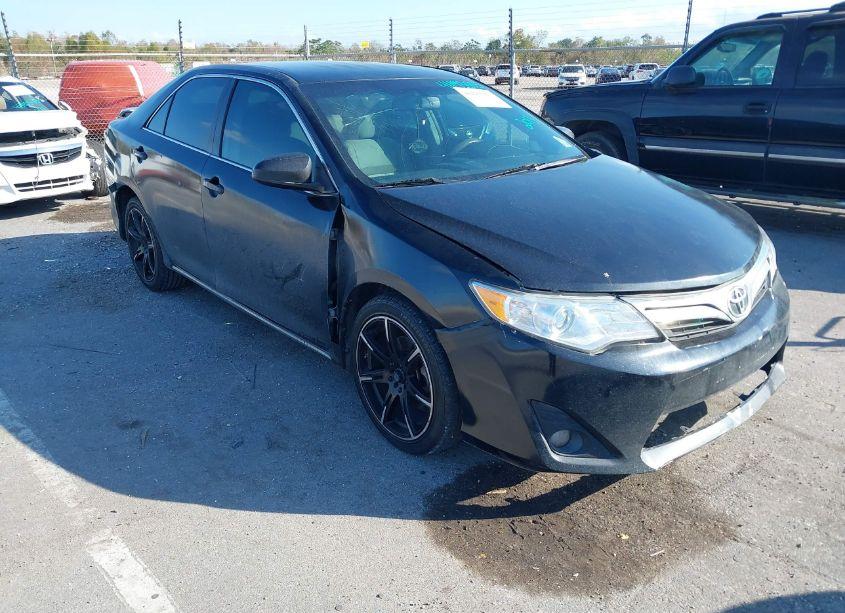 2013 Toyota Camry LE (VIN 4T4BF1FK8DR275878) main photo