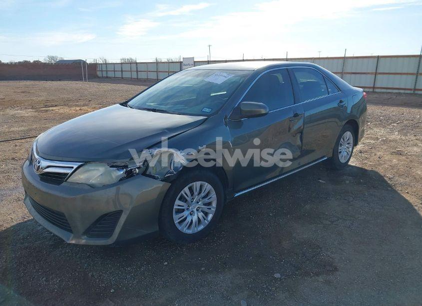 Photo 2 of 2013 Toyota Camry LE (VIN 4T4BF1FK8DR279932)