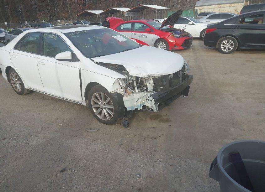 2013 Toyota Camry XLE (VIN 4T4BF1FK8DR286301) main photo