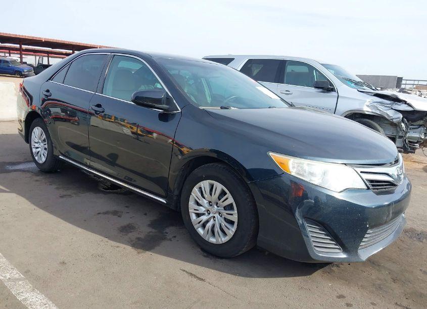 2013 Toyota Camry LE (VIN 4T4BF1FK8DR296892) main photo