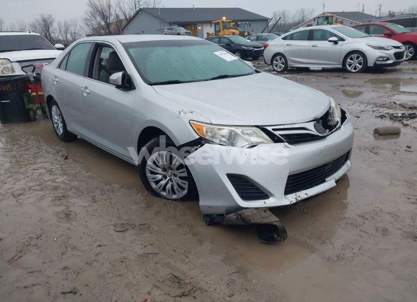 2013 Toyota Camry LE (VIN 4T4BF1FK8DR298528) main photo