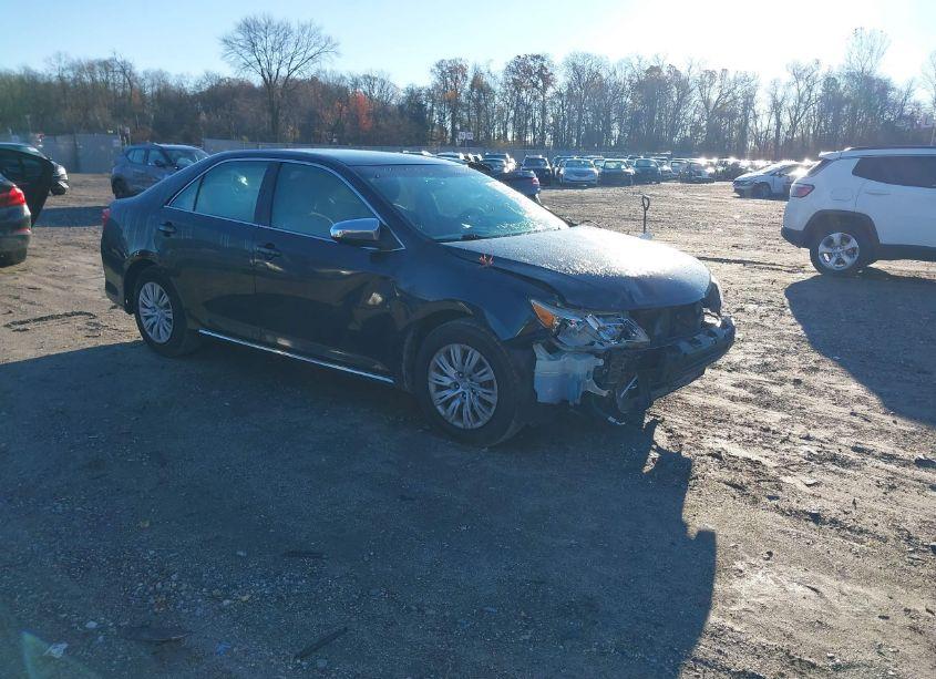 2013 Toyota Camry LE (VIN 4T4BF1FK8DR302643) main photo