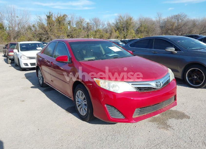 2014 Toyota Camry LE (VIN 4T4BF1FK8ER338558) main photo
