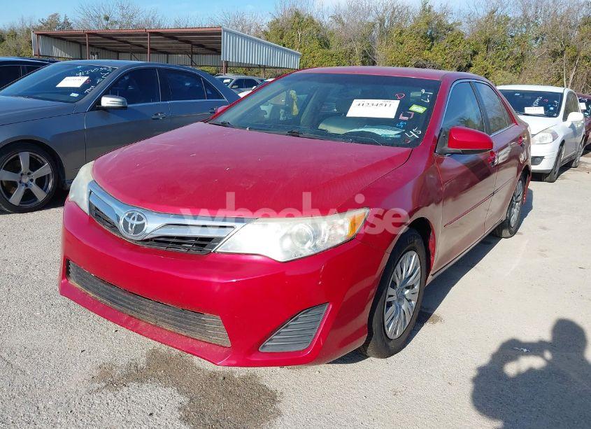 Photo 2 of 2014 Toyota Camry LE (VIN 4T4BF1FK8ER338558)