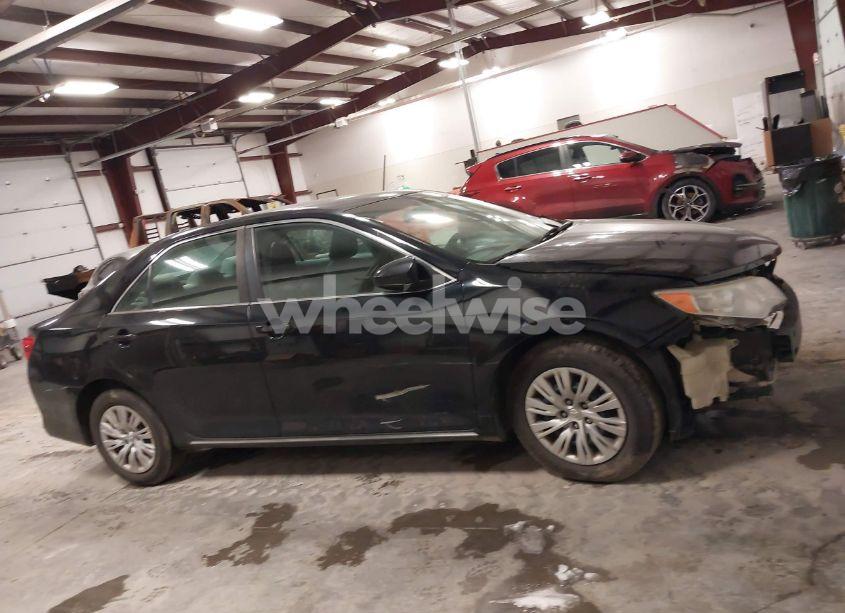 Photo 13 of 2014 Toyota Camry LE (VIN 4T4BF1FK8ER339905)