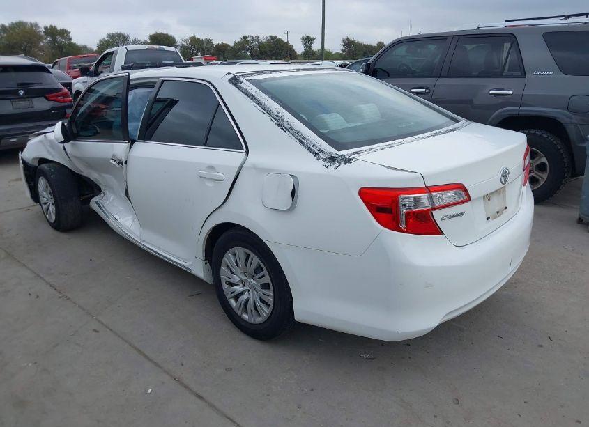 Photo 3 of 2014 Toyota Camry LE (VIN 4T4BF1FK8ER351133)