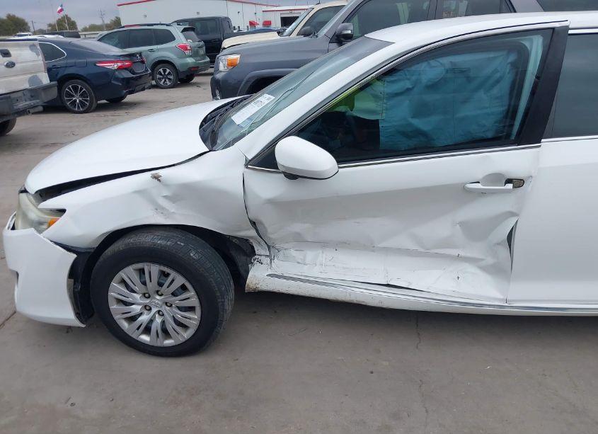 Photo 6 of 2014 Toyota Camry LE (VIN 4T4BF1FK8ER351133)