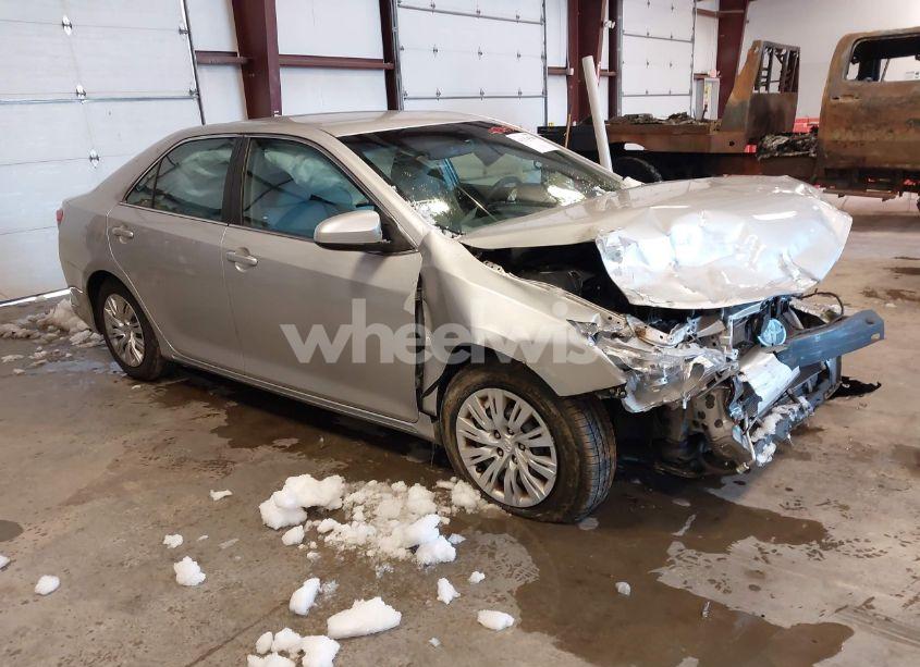 2014 Toyota Camry LE (VIN 4T4BF1FK8ER352279) main photo