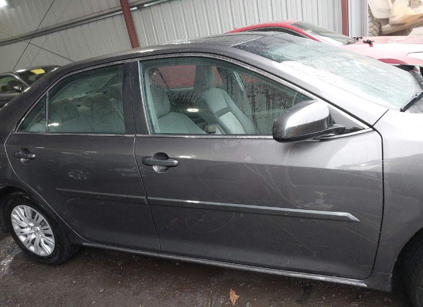 Photo 13 of 2014 Toyota Camry LE (VIN 4T4BF1FK8ER353061)