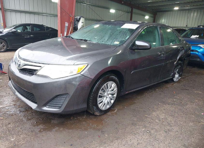 Photo 2 of 2014 Toyota Camry LE (VIN 4T4BF1FK8ER353061)