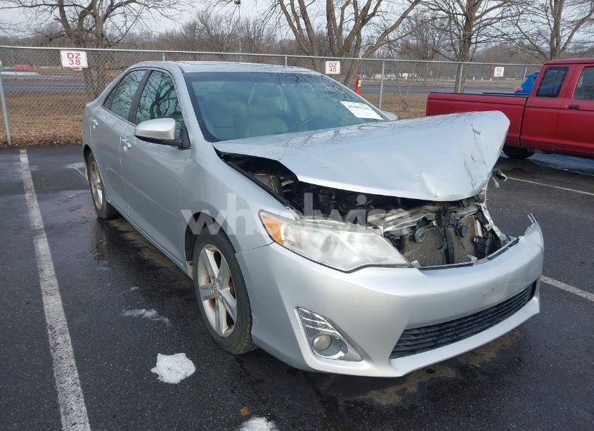 2014 Toyota Camry XLE (VIN 4T4BF1FK8ER356378) main photo