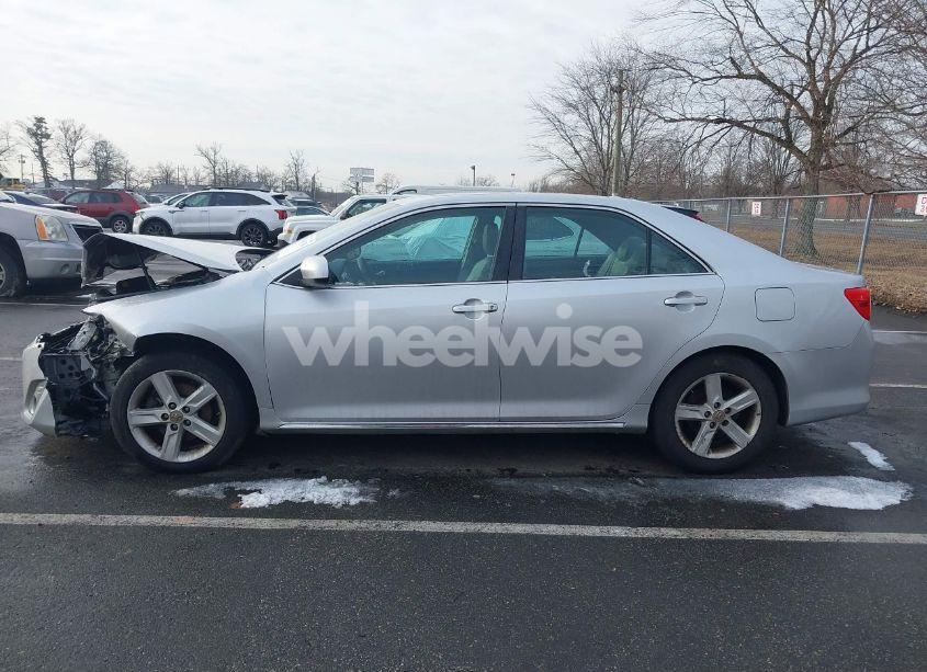 Photo 14 of 2014 Toyota Camry XLE (VIN 4T4BF1FK8ER356378)