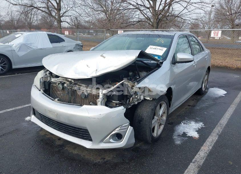 Photo 2 of 2014 Toyota Camry XLE (VIN 4T4BF1FK8ER356378)