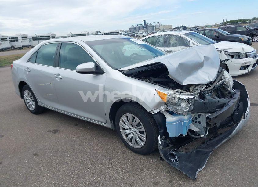 2014 Toyota Camry LE (VIN 4T4BF1FK8ER356686) main photo