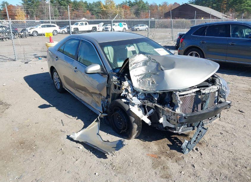 2014 Toyota Camry LE (VIN 4T4BF1FK8ER366425) main photo