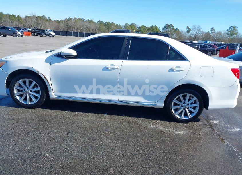 Photo 14 of 2014 Toyota Camry XLE (VIN 4T4BF1FK8ER380003)