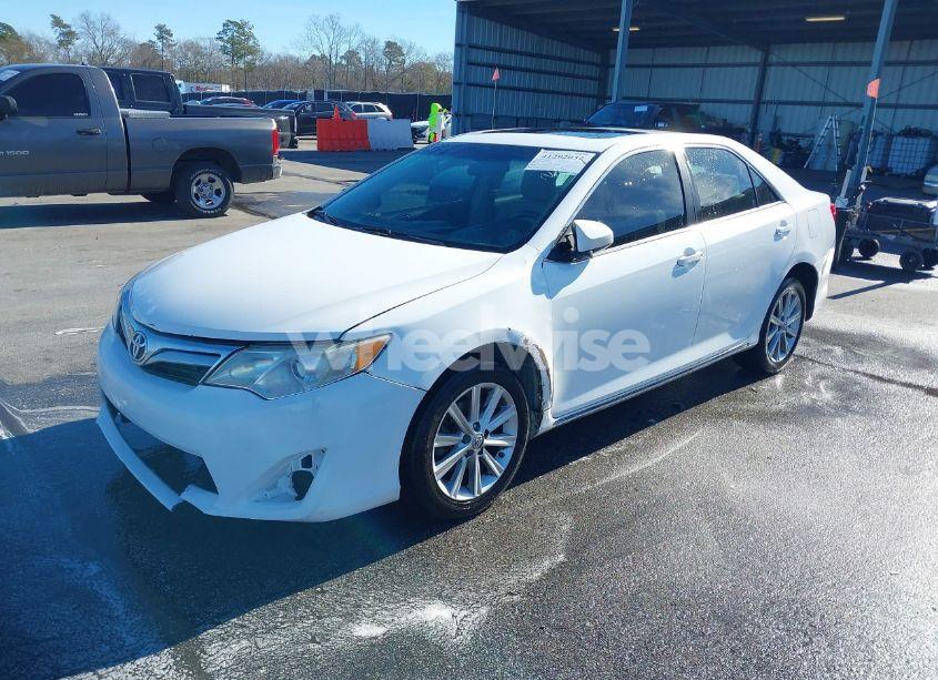 Photo 2 of 2014 Toyota Camry XLE (VIN 4T4BF1FK8ER380003)
