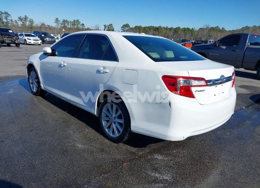 Photo 3 of 2014 Toyota Camry XLE (VIN 4T4BF1FK8ER380003)