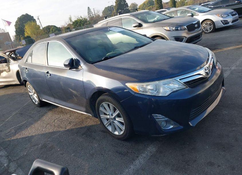 2014 Toyota Camry XLE (VIN 4T4BF1FK8ER396444) main photo
