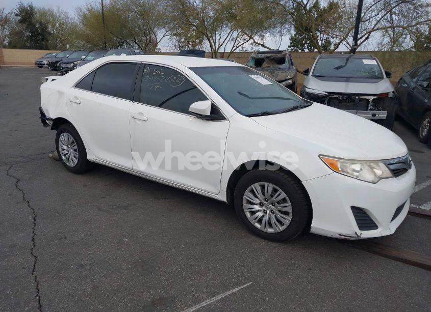 2014 Toyota Camry LE (VIN 4T4BF1FK8ER406910) main photo