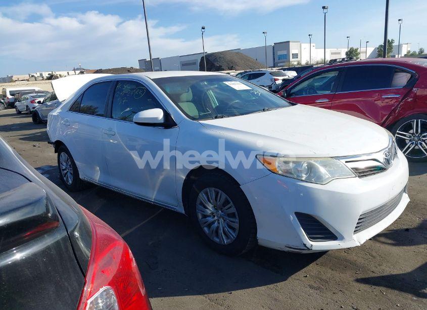 Photo 14 of 2014 Toyota Camry LE (VIN 4T4BF1FK8ER406910)