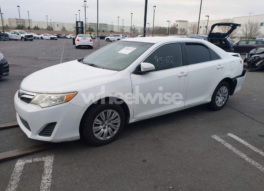 Photo 2 of 2014 Toyota Camry LE (VIN 4T4BF1FK8ER406910)