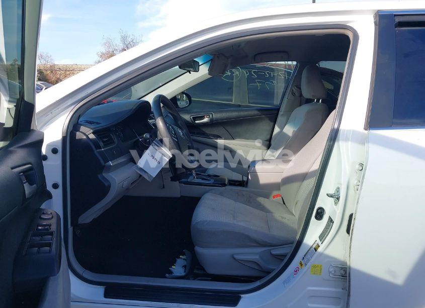 Photo 5 of 2014 Toyota Camry LE (VIN 4T4BF1FK8ER406910)