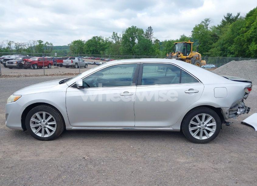 Photo 15 of 2014 Toyota Camry XLE (VIN 4T4BF1FK8ER408849)