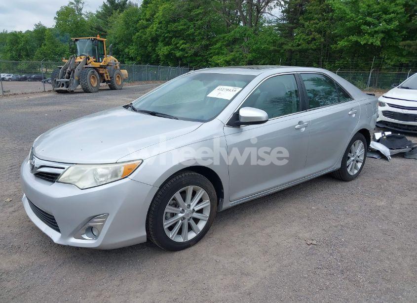 Photo 2 of 2014 Toyota Camry XLE (VIN 4T4BF1FK8ER408849)