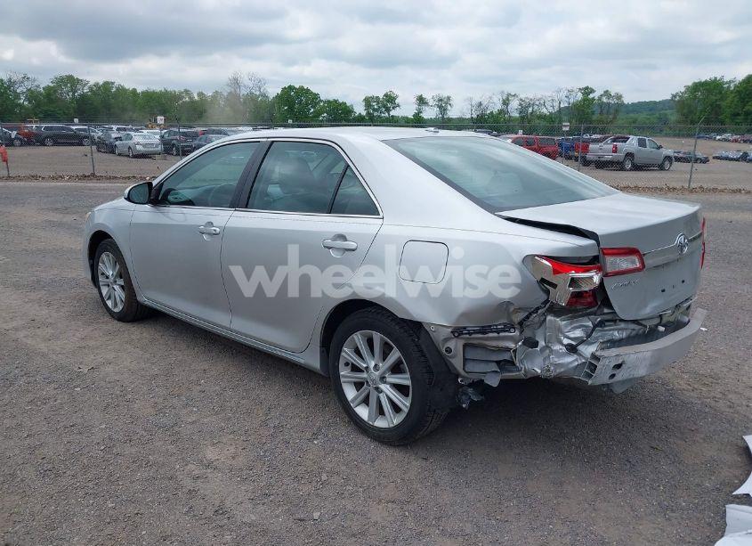 Photo 3 of 2014 Toyota Camry XLE (VIN 4T4BF1FK8ER408849)