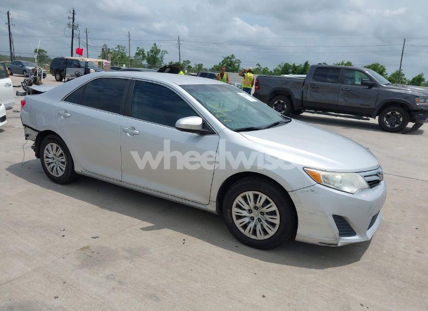 2014 Toyota Camry LE (VIN 4T4BF1FK8ER424078) main photo