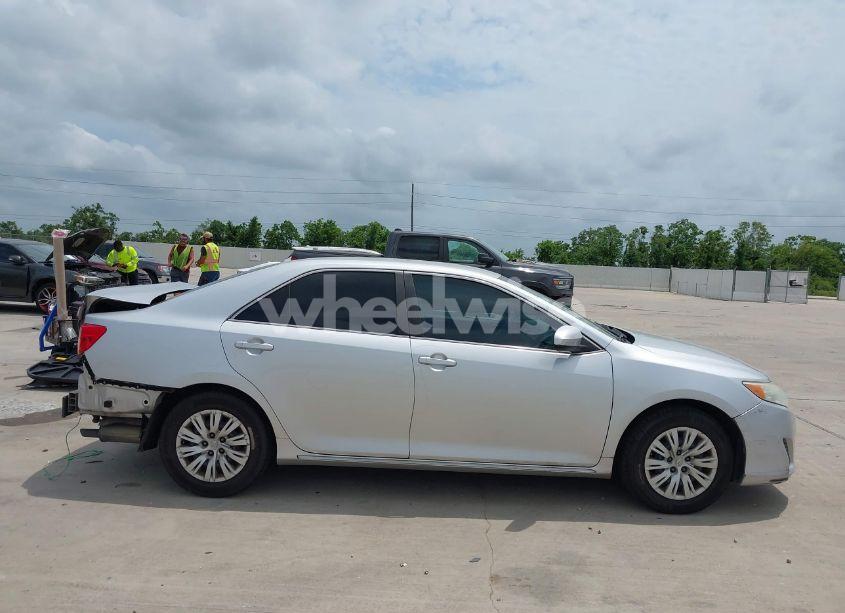 Photo 13 of 2014 Toyota Camry LE (VIN 4T4BF1FK8ER424078)