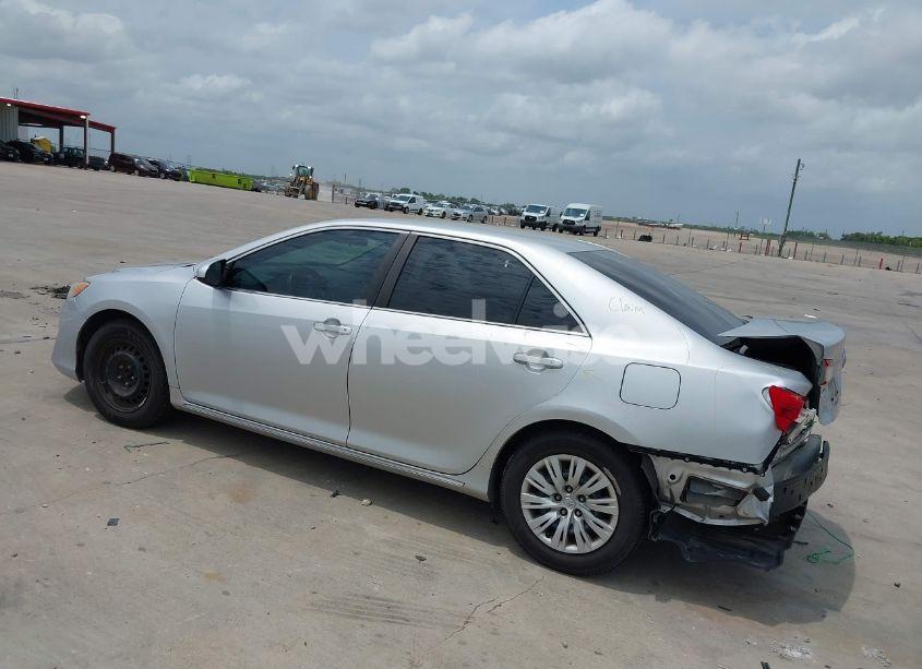 Photo 3 of 2014 Toyota Camry LE (VIN 4T4BF1FK8ER424078)