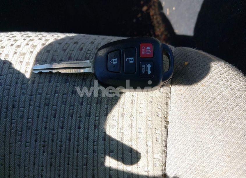 Photo 11 of 2014 Toyota Camry LE (VIN 4T4BF1FK8ER444573)