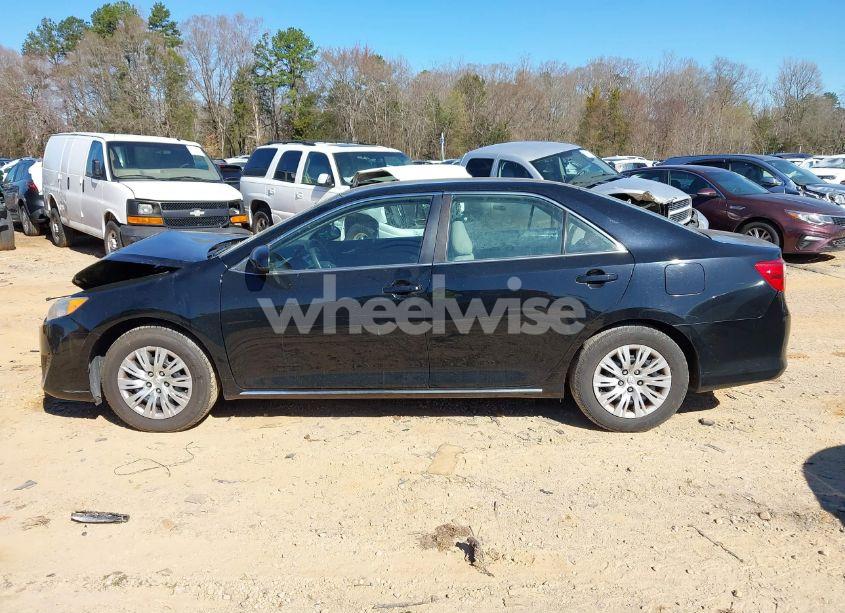 Photo 14 of 2014 Toyota Camry LE (VIN 4T4BF1FK8ER444573)