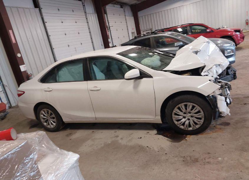 Photo 13 of 2015 Toyota Camry LE (VIN 4T4BF1FK8FR488641)