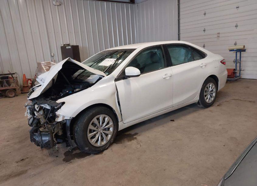 Photo 2 of 2015 Toyota Camry LE (VIN 4T4BF1FK8FR488641)