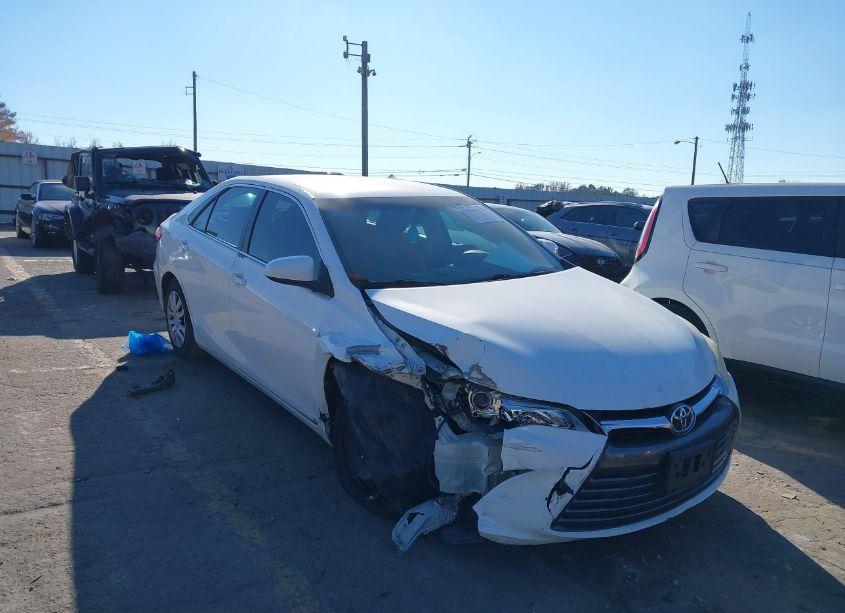 2015 Toyota Camry LE (VIN 4T4BF1FK8FR496027) main photo