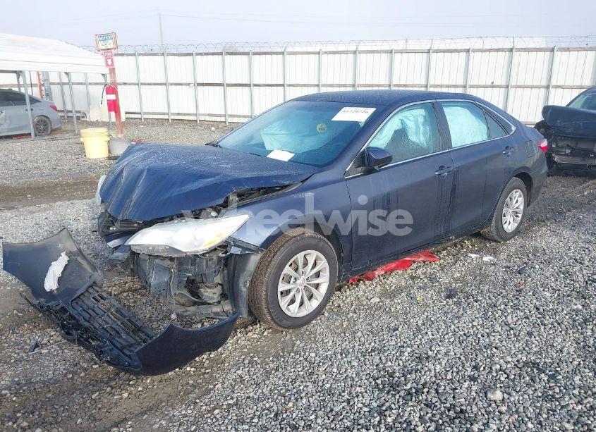 Photo 2 of 2015 Toyota Camry LE (VIN 4T4BF1FK8FR503512)